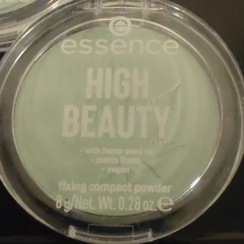 Essence High Beauty Fixing Compact Powder